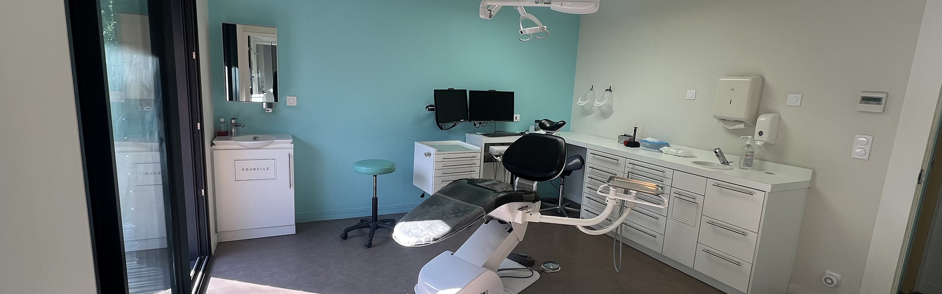 Salle de soins du cabinet d'orthodontie Dr Gilbert-Maudet à Vitré